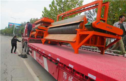 濕式磁選機(jī),借助互聯(lián)網(wǎng)選擇好的滾筒濕式磁選機(jī)廠家_釩鈦鐵礦借助互聯(lián)網(wǎng)選擇好的滾筒濕式磁選機(jī)廠家型號(hào)參數(shù)及磁場(chǎng)強(qiáng)度 濕式磁選機(jī),借助互聯(lián)網(wǎng)選擇好的滾筒濕式磁選機(jī)廠家_釩鈦鐵礦借助互聯(lián)網(wǎng)選擇好的滾筒濕式磁選機(jī)廠家型號(hào)參數(shù)及磁場(chǎng)強(qiáng)度