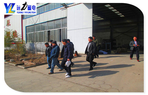 平板磁選機，青海平板磁選機皮帶老跑偏_青海平板磁選機皮帶老跑偏永磁排列圖工作原理_選礦規(guī)格參數(shù)及執(zhí)行標準